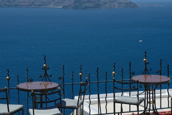 Vista Incrível Terraço Restaurantes Com Uma Mesa Cadeiras Sobre Mar — Fotografia de Stock
