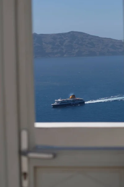 Santorini Grécia Maio 2021 Vista Através Uma Moldura Janela Barco — Fotografia de Stock