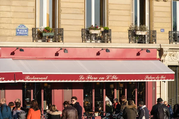 Париж Франция Февраля 2022 Года Туристы Ждут Получить Место Знаменитом — стоковое фото