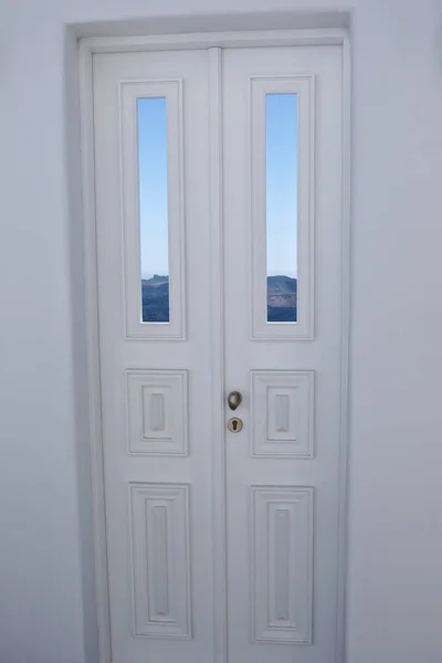 Типичная Белая Традиционная Дверь Голубое Небо Санторини Заднем Плане — стоковое фото