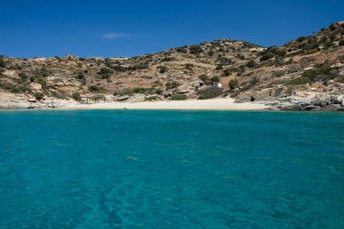 Yunanistan 'ın turkuaz suları ve Pikri Nero' nun altın kumu ile paradisiac plajı