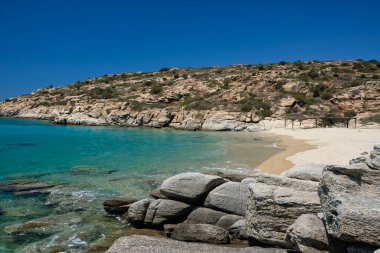 Yunanistan 'ın turkuaz suları ve Pikri Nero' nun altın kumu ile paradisiac plajı