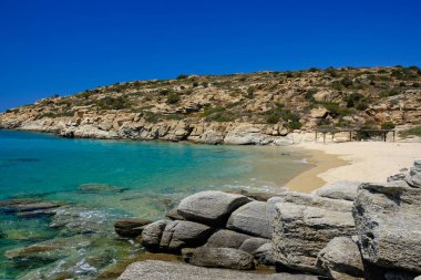 Yunanistan 'ın turkuaz suları ve Pikri Nero' nun altın kumu ile paradisiac plajı