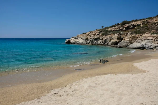 Paradisiac Pláž Tyrkysovými Vodami Zlatým Pískem Pikri Nero Řecku — Stock fotografie