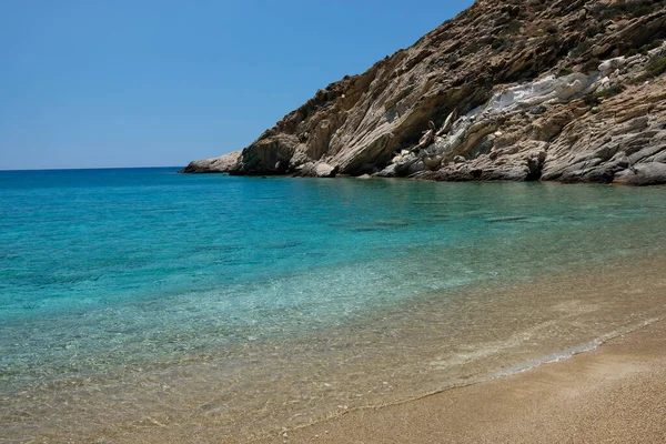 在希腊爱荷斯岛的一个美丽的日子里 你可以看到美丽的翠皮蒂绿松石海滩 — 图库照片