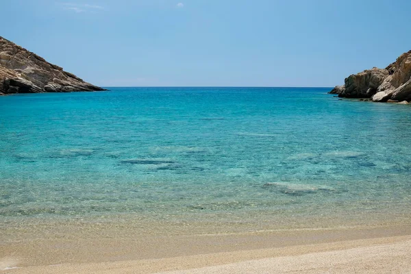 Panoramiczny Widok Zachwycającą Turkusową Plażę Tripiti Ios Grecja — Zdjęcie stockowe