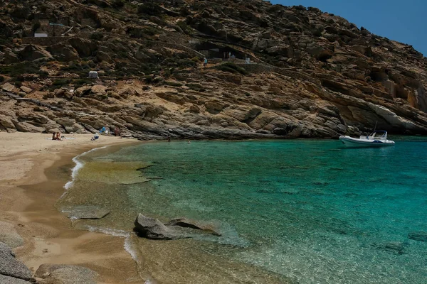 Prachtig Zand Turquoise Strand Van Tripiti Ios Een Boot Achtergrond — Stockfoto