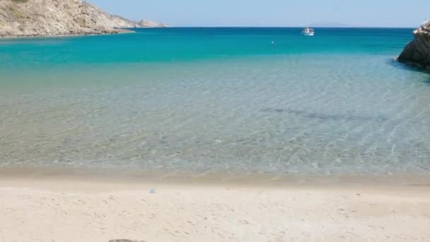 Vista Incrível Bela Praia Azul Turquesa Kolitsani Ios Grécia — Vídeo de Stock