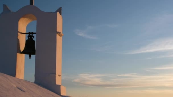 Widok Bielony Kościół Prawosławny Gdy Słońce Zachodzi Ios Grecja — Wideo stockowe