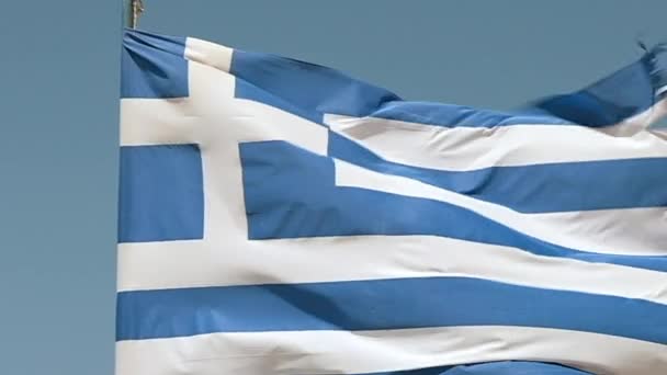 スローモーションで風に揺れるギリシャ国旗 — ストック動画