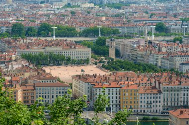 Lyon, Fransa - 10 Mayıs 2022 Güzel Lyon şehrinin panoramik manzarası 