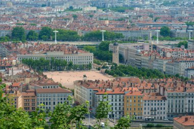 Lyon 'un merkezindeki Bellevue meydanının panoramik görüntüsü
