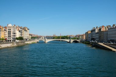 Lyon Fransa 'daki Saone nehrinin panoramik manzarası