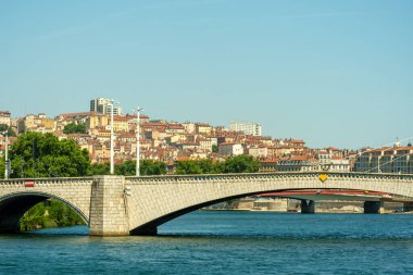 Lyon Fransa 'daki Saone nehrinin panoramik manzarası