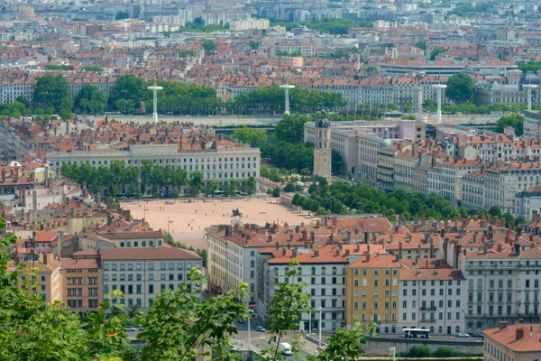里昂市中心大正方形的贝尔维耶全景 — 图库照片