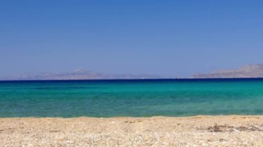 Yunanistan 'daki Agia Theodoti' nin kumlu ve turkuaz plajının muhteşem manzarası