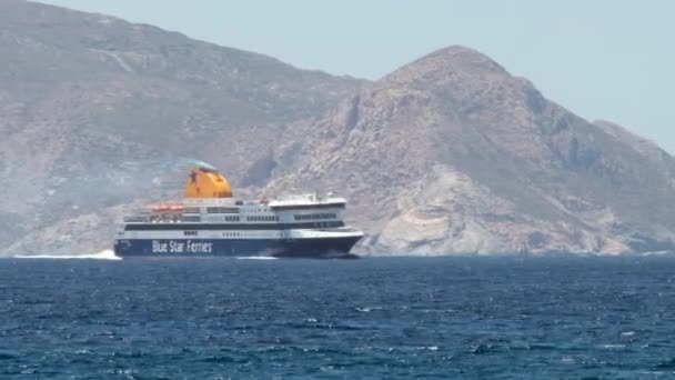 Ios Griekenland Juni 2021 Uitzicht Een Veerboot Met Toeristen Egeïsche — Stockvideo