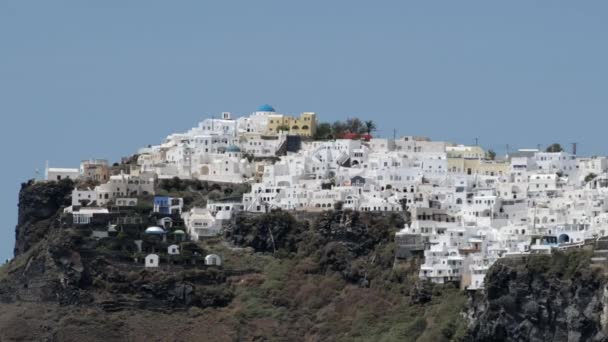 Gaviotas Volando Alrededor Famosa Pintoresca Zona Fira Santorini Grecia — Vídeo de stock