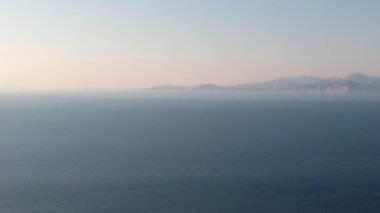 Yunanistan 'daki Palaiokastro harabelerinden Ege Denizi' nin panoramik manzarası