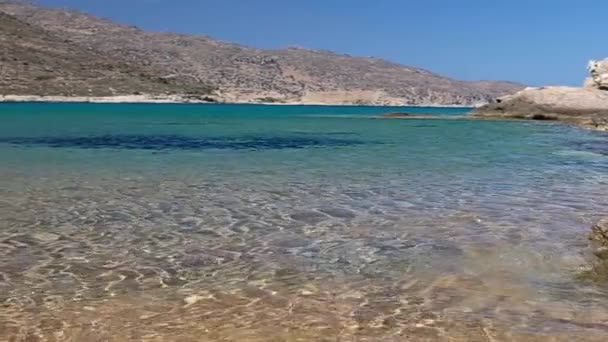 Kalamos Drømmestrand Ios Hellas Med Sine Unike Klare Farvann – stockvideo