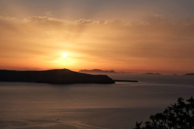 Yunanistan 'daki Santorini' de inanılmaz altın gün batımı