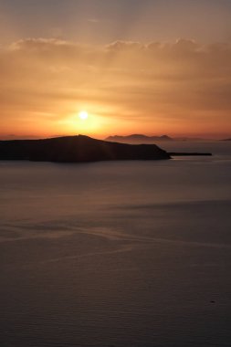 Yunanistan 'daki Santorini' de inanılmaz altın gün batımı