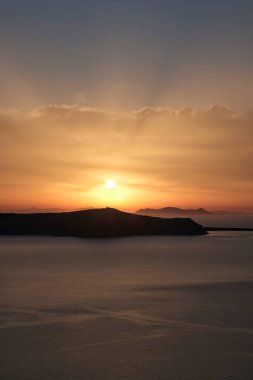 Yunanistan 'daki Santorini' de inanılmaz altın gün batımı