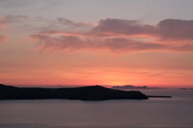 Yunanistan 'daki Santorini' de inanılmaz altın gün batımı