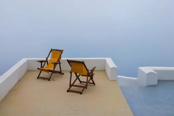 View Two Empty Sunbeds Front Aegean Covered Fog Santorini Greece — Photo