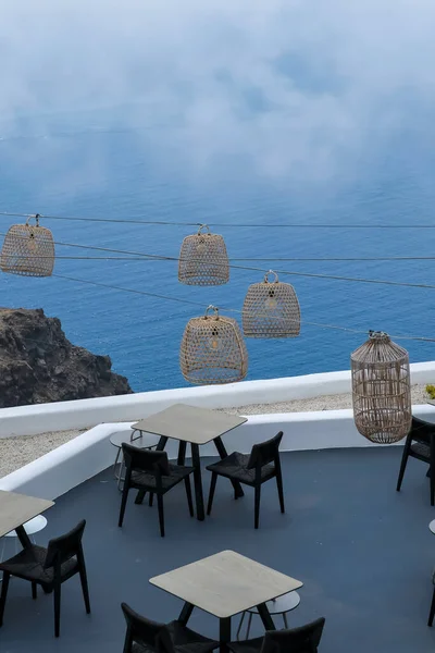 Santorini Greece May 2021 View Picturesque Terrace Decorated Tables Chairs — Φωτογραφία Αρχείου