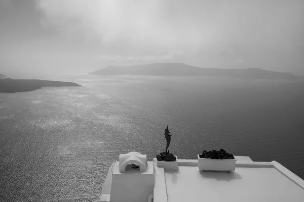 Prachtig Uitzicht Egeïsche Zee Vanaf Een Versierd Dak Imerovigli Santorini — Stockfoto