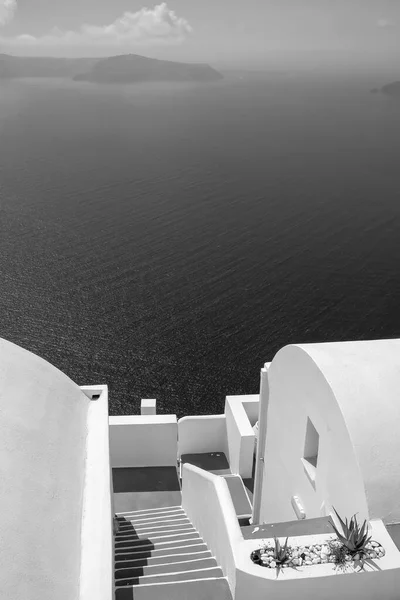 Stunning View Luxury Whitewashed Hotel Imerovigli Santorini Black White — ストック写真