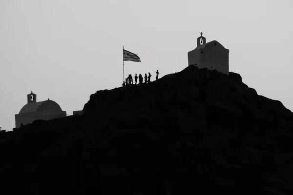 Tourists Exploring Picturesque Small Chapels Hill Next Greek Flag Stunning — Stock Photo, Image