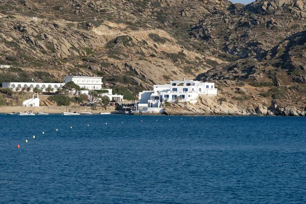 View Whitewashed Fish Tavern Famous Beach Mylopotas Ios Distance — Stock Photo, Image