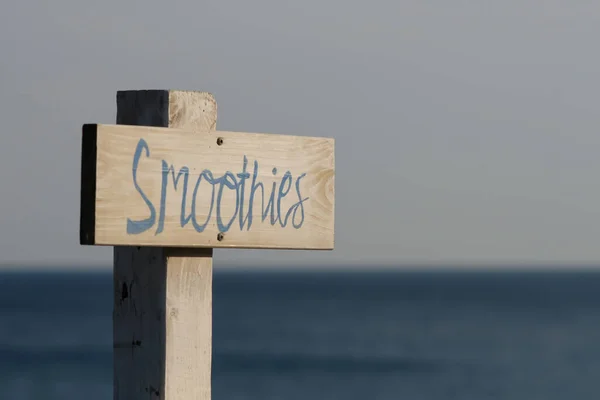 View Wooden Sign Smoothies Sea Background Beach Mylopotas Ios Greece — Foto de Stock