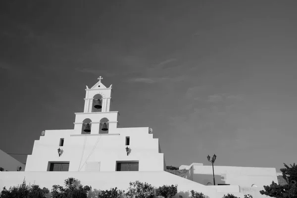 View Beautiful Whitewashed Greek Orthodox Church Island Ios Black White — 스톡 사진