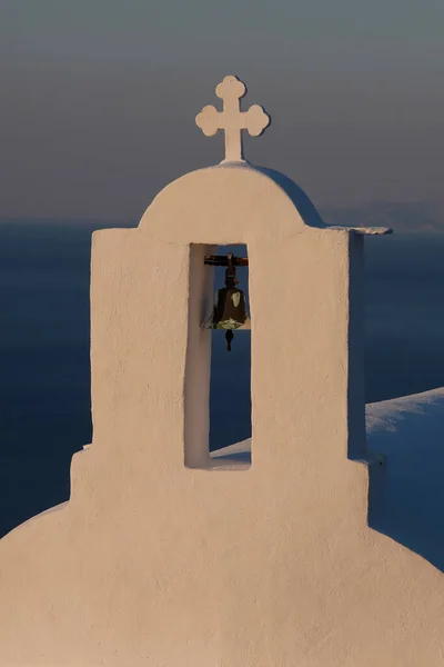 Хрест Дзвінок Вершині Ортодоксальної Церкви Греції Час Сонце Сідає Задньому — стокове фото