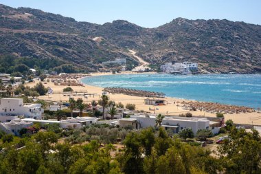 Yunanistan 'ın ünlü Mylopotas plajının nefes kesici panoramik manzarası