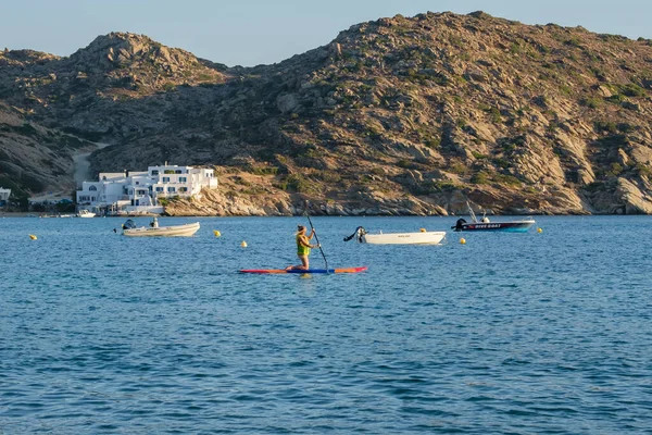 Ios Greece September 2022 Young Tourist Enjoying Standup Paddle Boarding — Stock Photo, Image