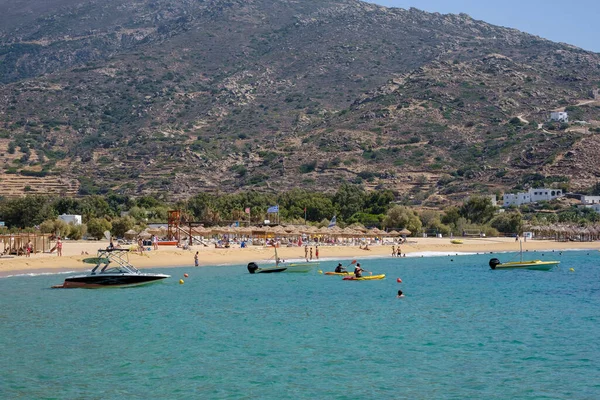 Ios Görögország Szeptember 2022 Népszerű Gyönyörű Homokos Strand Mylopotas Ios — Stock Fotó