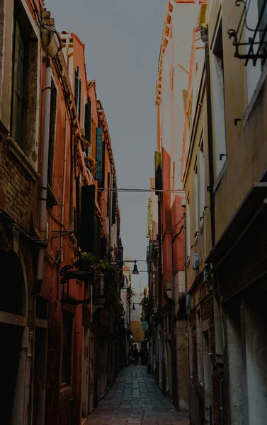 Avrupa sokakları Venedik, İtalya 'da gün batımında