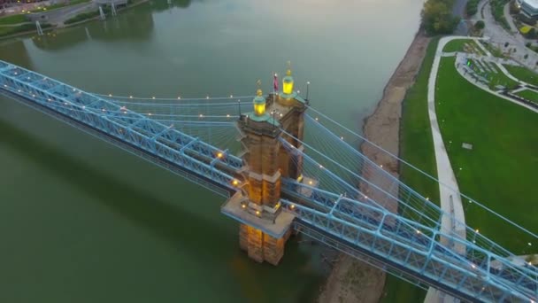 Cincinnati Aerial View Roebling Suspension Bridge Ohio River Ohio — Stock video