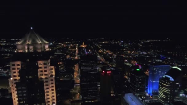 Des Moines Νύχτα Αεροφωτογραφία Downtown City Lights Iowa — Αρχείο Βίντεο