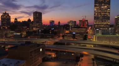 Gece Milwaukee, Hava Manzarası, Şehir Merkezi, Şehir Işıkları, Wisconsin