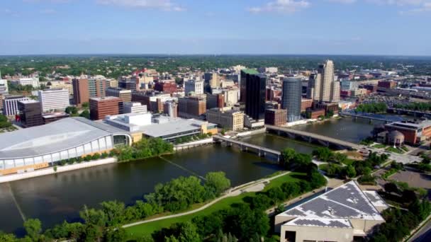 Grand Rapids Vista Aérea Centro Ciudad Grand River Michigan — Vídeo de stock