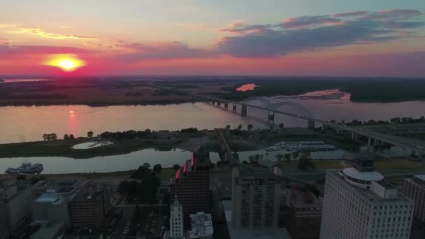 Puesta Sol Sobre Memphis Vista Aérea Río Mississippi Centro Tennessee — Vídeo de stock