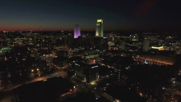 Omaha Noche Vista Aérea Centro Ciudad Luces Ciudad Nebraska — Vídeo de stock