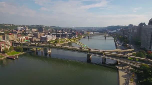 Pittsburgh Vista Aérea Fort Pitt Bridge Pensilvania Centro Ciudad — Vídeo de stock