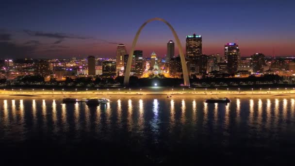 Louis Noite Vista Aérea Arco Entrada Centro Cidade Missouri — Vídeo de Stock