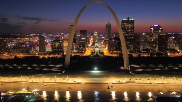 Louis Noche Vista Aérea Gateway Arch Missouri Centro Ciudad — Vídeo de stock